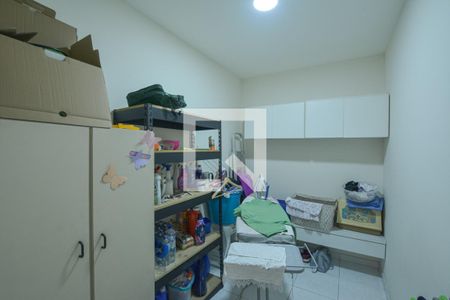 Casa de condomínio à venda com 247m², 4 quartos e 4 vagas Casa de condomínio à venda com 247m², 4 quartos e 4 vagasQuarto de Serviço