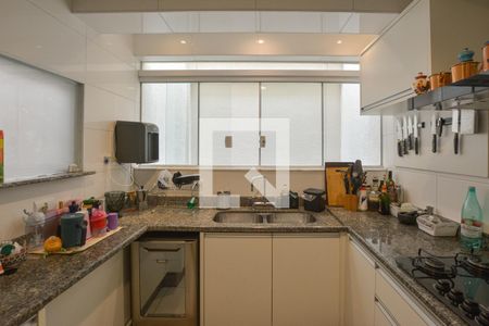 Casa de condomínio à venda com 247m², 4 quartos e 4 vagas Casa de condomínio à venda com 247m², 4 quartos e 4 vagasCozinha