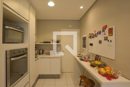 Casa de condomínio à venda com 247m², 4 quartos e 4 vagas Casa de condomínio à venda com 247m², 4 quartos e 4 vagasCozinha