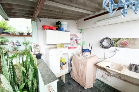 Casa à venda com 282m², 4 quartos e 3 vagas Casa à venda com 282m², 4 quartos e 3 vagasÁrea de Serviço - Casa 2