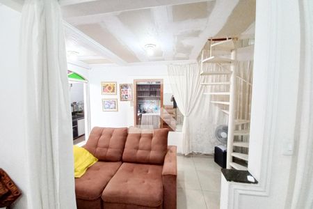 Casa à venda com 282m², 4 quartos e 3 vagas Casa à venda com 282m², 4 quartos e 3 vagasSala - Casa 2