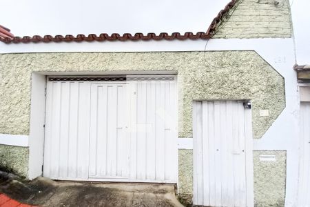 Casa à venda com 282m², 4 quartos e 3 vagas Casa à venda com 282m², 4 quartos e 3 vagasFachada