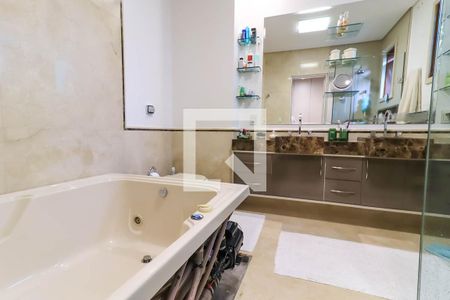 Casa à venda com 250m², 3 quartos e 3 vagasBanheiro da Suíte 1