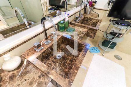 Casa à venda com 250m², 3 quartos e 3 vagasBanheiro da Suíte 1