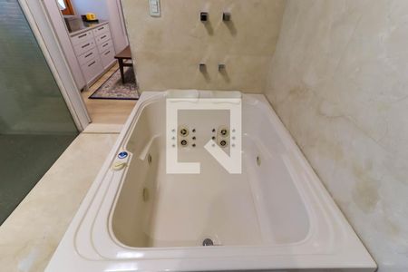 Casa à venda com 250m², 3 quartos e 3 vagasBanheiro da Suíte 1