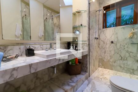 Casa à venda com 250m², 3 quartos e 3 vagasBanheiro Corredor