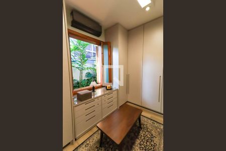 Casa à venda com 250m², 3 quartos e 3 vagasCloset da suíte 1