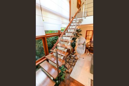 Casa à venda com 250m², 3 quartos e 3 vagasEscada