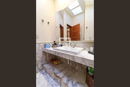 Casa à venda com 250m², 3 quartos e 3 vagasBanheiro Corredor