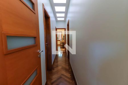 Casa à venda com 250m², 3 quartos e 3 vagasCorredor