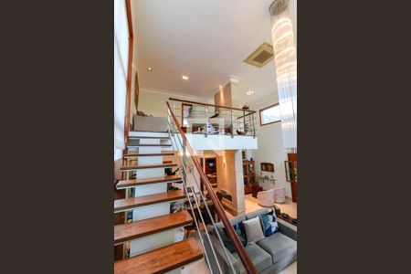 Casa à venda com 250m², 3 quartos e 3 vagasEscada