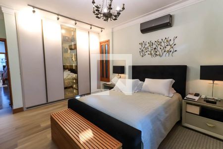 Casa à venda com 250m², 3 quartos e 3 vagasSuíte 1