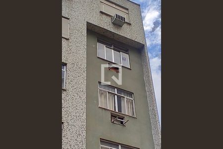 Apartamento para alugar com 52m², 1 quarto e sem vaga Apartamento para alugar com 52m², 1 quarto e sem vagaFachada com cartaz QA