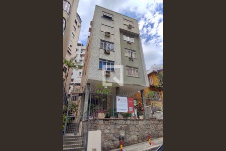 Apartamento para alugar com 52m², 1 quarto e sem vaga Apartamento para alugar com 52m², 1 quarto e sem vagaFachada com cartaz QA