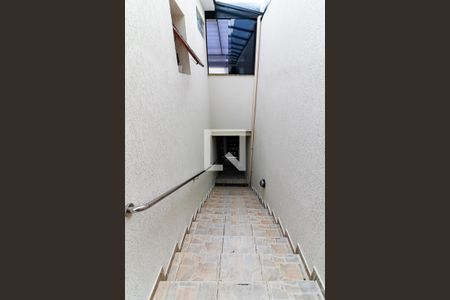 Casa à venda com 280m², 2 quartos e 2 vagasEscada de Acesso da Casa