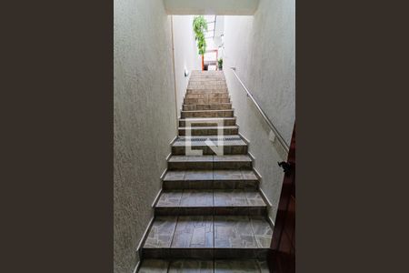 Casa à venda com 280m², 2 quartos e 2 vagasEscada de Acesso da Casa