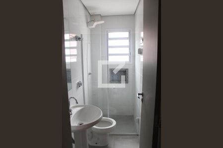 Banheiro de kitnet/studio para alugar com 1 quarto, 35m² em Lapa de Baixo, São Paulo