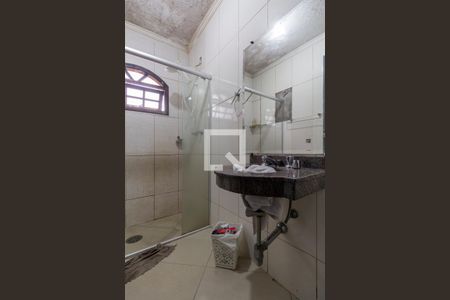 Casa para alugar com 245m², 3 quartos e 2 vagasBanheiro 