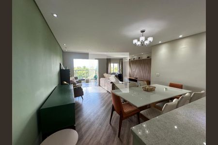 Sala de apartamento para alugar com 2 quartos, 87m² em Jardim Tupanci, Barueri