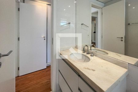 Apartamento à venda com 76m², 2 quartos e 2 vagasBanheiro da Suíte