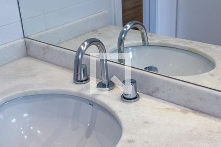 Apartamento à venda com 76m², 2 quartos e 2 vagasBanheiro da Suíte