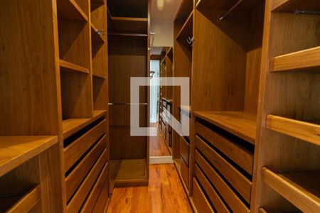 Apartamento para alugar com 238m², 3 quartos e 3 vagasCloset