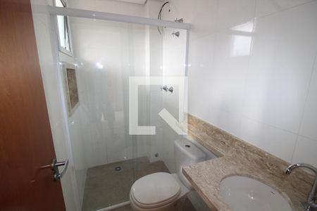 Banheiro de apartamento para alugar com 1 quarto, 28m² em Vila Alpina, São Paulo