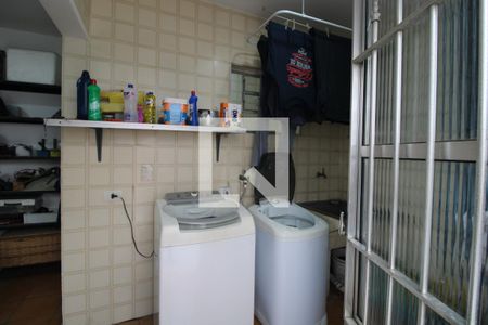 Casa à venda com 316m², 4 quartos e 2 vagasLavanderia