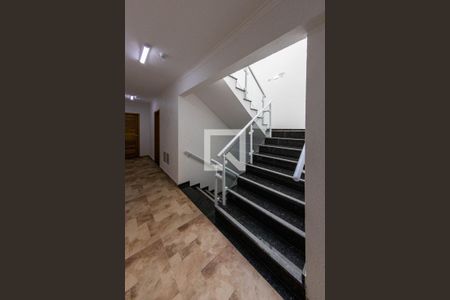 Apartamento para alugar com 35m², 2 quartos e sem vaga Apartamento para alugar com 35m², 2 quartos e sem vagaEscada