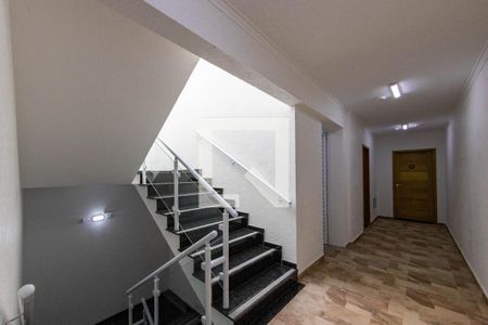 Apartamento para alugar com 35m², 2 quartos e sem vaga Apartamento para alugar com 35m², 2 quartos e sem vagaEscada