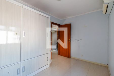 Quarto 1 de apartamento para alugar com 2 quartos, 54m² em Santo Antônio, Porto Alegre