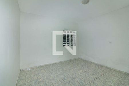 Quarto de casa para alugar com 2 quartos, 150m² em Vila Ema, Carapicuíba
