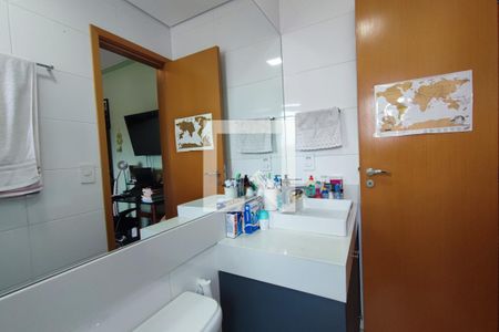 Apartamento à venda com 164m², 3 quartos e 4 vagasBanheiro suíte 2