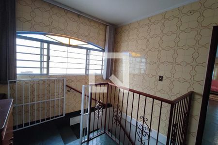 Casa para alugar com 280m², 5 quartos e 2 vagasEscada