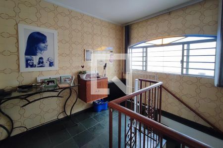 Casa para alugar com 280m², 5 quartos e 2 vagasEscada