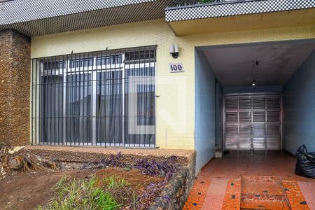 Casa para alugar com 150m², 2 quartos e 2 vagas Casa para alugar com 150m², 2 quartos e 2 vagasFachada