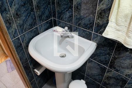 Casa à venda com 200m², 3 quartos e 3 vagas Casa à venda com 200m², 3 quartos e 3 vagasBanheiro serviço