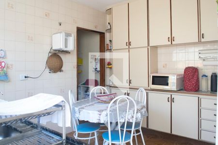 Casa à venda com 200m², 3 quartos e 3 vagas Casa à venda com 200m², 3 quartos e 3 vagasCozinha