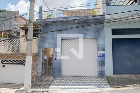 Casa à venda com 200m², 3 quartos e 3 vagas Casa à venda com 200m², 3 quartos e 3 vagasFachada
