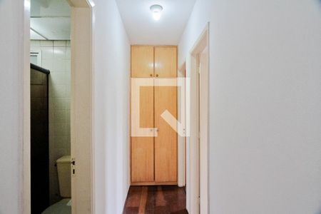 Corredor de apartamento para alugar com 2 quartos, 57m² em Vila Palmeiras, São Paulo