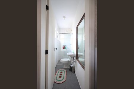 1º andar - quartinho / suíte de casa para alugar com 3 quartos, 200m² em Jardim Lambreta, Cotia