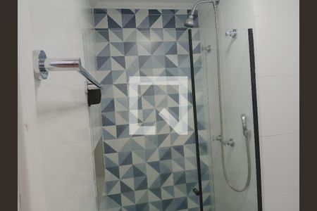 Banheiro de apartamento para alugar com 1 quarto, 27m² em República, São Paulo