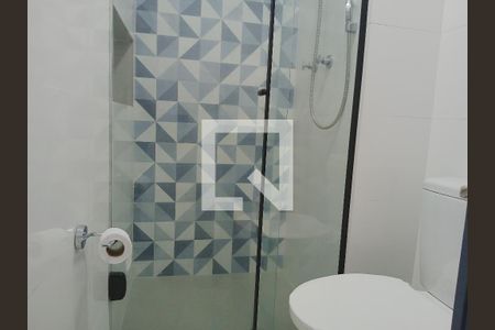 Banheiro de apartamento para alugar com 1 quarto, 27m² em República, São Paulo