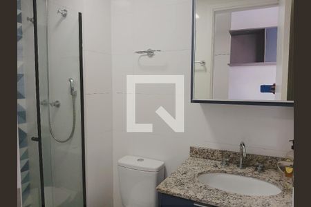 Banheiro de apartamento para alugar com 1 quarto, 27m² em República, São Paulo