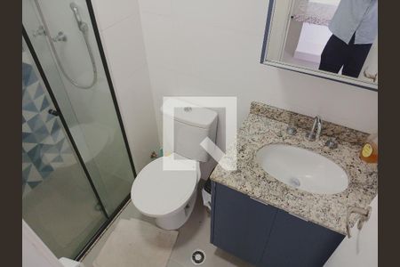 Banheiro de apartamento para alugar com 1 quarto, 27m² em República, São Paulo