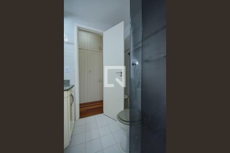 Apartamento à venda com 77m², 2 quartos e 1 vagaBanheiro da suíte