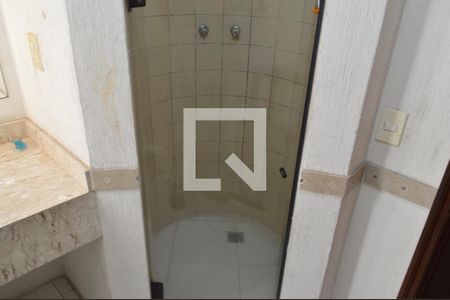 Casa à venda com 300m², 4 quartos e 3 vagasBanheiro 1