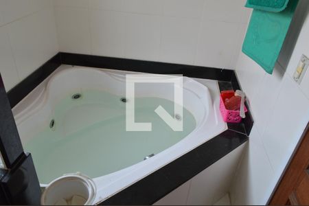 Casa à venda com 300m², 4 quartos e 3 vagasBanheiro da Suíte