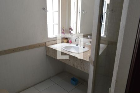 Casa à venda com 300m², 4 quartos e 3 vagasBanheiro 1