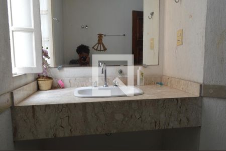 Casa à venda com 300m², 4 quartos e 3 vagasBanheiro 1